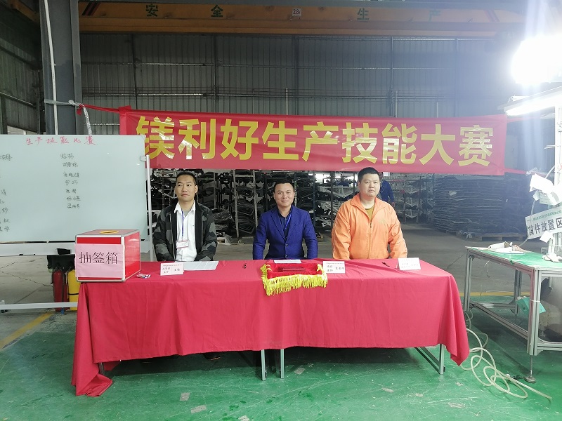 2.评委亮相.jpg